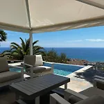 Spaces Sea View Villa- 6 Bedrooms, 5 Bathrooms, 2 Private Pools, Near Center Villa *