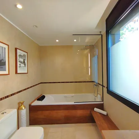 Spaces Sea View Villa- 6 Bedrooms, 5 Bathrooms, 2 Private Pools, Near Center * Sitges