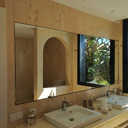 Villa Spaces Sea View Villa- 6 Bedrooms, 5 Bathrooms, 2 Private Pools, Near Center