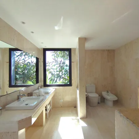 Villa Spaces Sea View Villa- 6 Bedrooms, 5 Bathrooms, 2 Private Pools, Near Center *