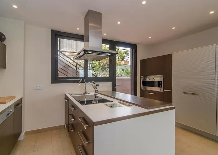 Spaces Sea View Villa- 6 Bedrooms, 5 Bathrooms, 2 Private Pools, Near Center * Sitges