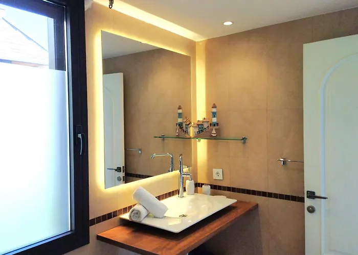 Spaces Sea View Villa- 6 Bedrooms, 5 Bathrooms, 2 Private Pools, Near Center Villa *