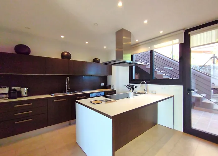 Spaces Sea View Villa- 6 Bedrooms, 5 Bathrooms, 2 Private Pools, Near Center * Sitges