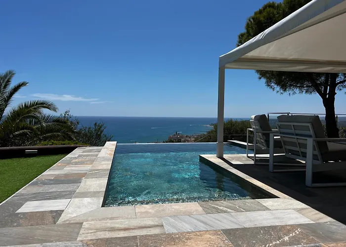 Spaces Sea View Villa- 6 Bedrooms, 5 Bathrooms, 2 Private Pools, Near Center *