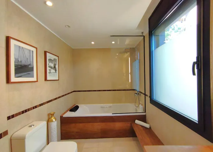 Spaces Sea View Villa- 6 Bedrooms, 5 Bathrooms, 2 Private Pools, Near Center * Sitges