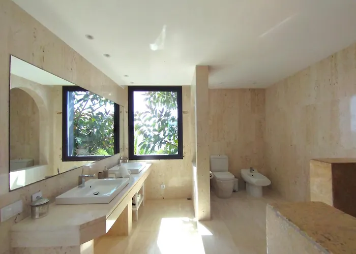 Villa Spaces Sea View Villa- 6 Bedrooms, 5 Bathrooms, 2 Private Pools, Near Center *