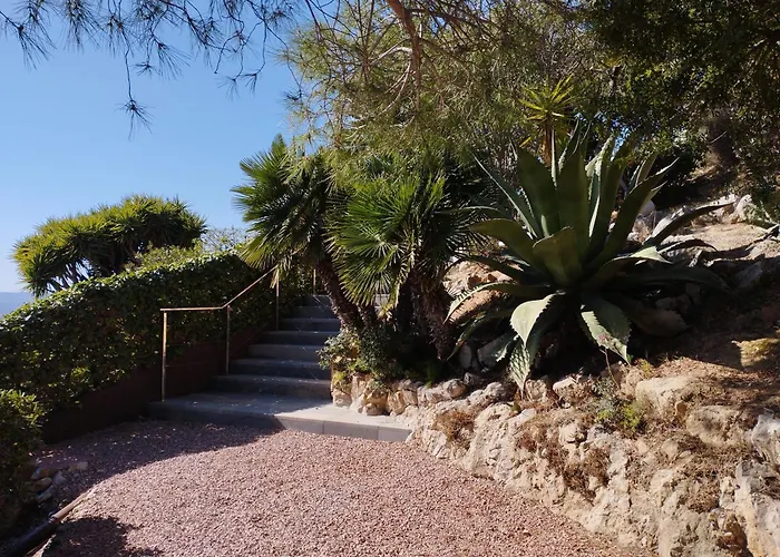 Villa Spaces Sea View Villa- 6 Bedrooms, 5 Bathrooms, 2 Private Pools, Near Center *