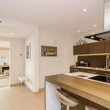 Spaces Sea View Villa- 6 Bedrooms, 5 Bathrooms, 2 Private Pools, Near Center * シッチェス