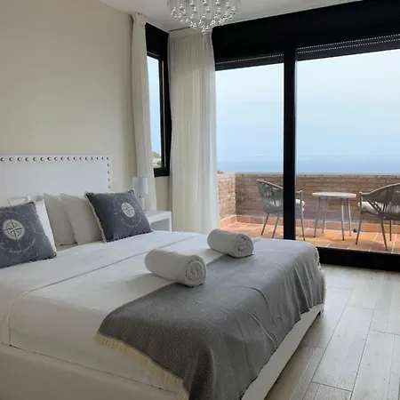 Spaces Sea View Villa- 6 Bedrooms, 5 Bathrooms, 2 Private Pools, Near Center סיטגס