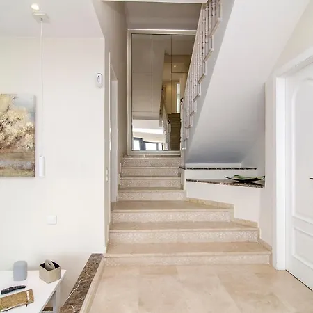 Spaces Sea View Villa- 6 Bedrooms, 5 Bathrooms, 2 Private Pools, Near Center ヴィラ シッチェス