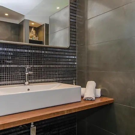 Spaces Sea View Villa- 6 Bedrooms, 5 Bathrooms, 2 Private Pools, Near Center ヴィラ シッチェス