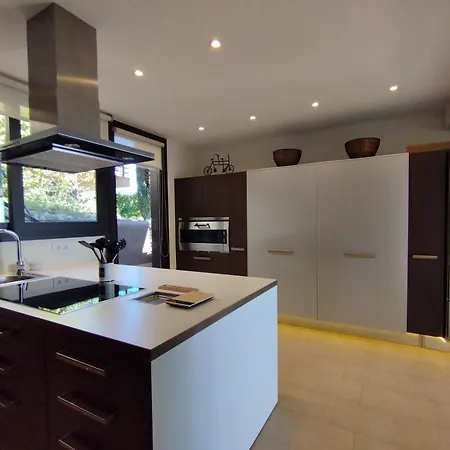 Spaces Sea View Villa- 6 Bedrooms, 5 Bathrooms, 2 Private Pools, Near Center