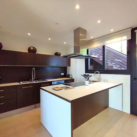 Spaces Sea View Villa- 6 Bedrooms, 5 Bathrooms, 2 Private Pools, Near Center * Sitges