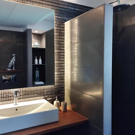 Spaces Sea View Villa- 6 Bedrooms, 5 Bathrooms, 2 Private Pools, Near Center וילה *