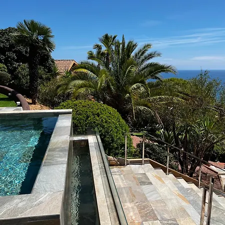 וילה Spaces Sea View Villa- 6 Bedrooms, 5 Bathrooms, 2 Private Pools, Near Center סיטגס