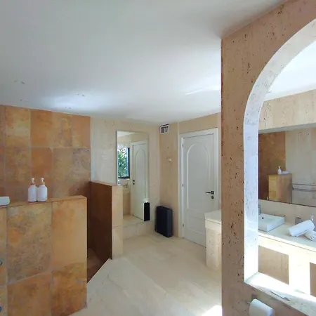 Spaces Sea View Villa- 6 Bedrooms, 5 Bathrooms, 2 Private Pools, Near Center Sitges