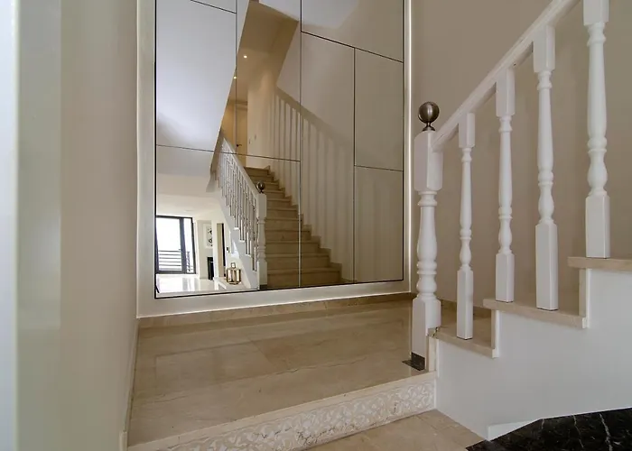 Villa Spaces Sea View Villa- 6 Bedrooms, 5 Bathrooms, 2 Private Pools, Near Center