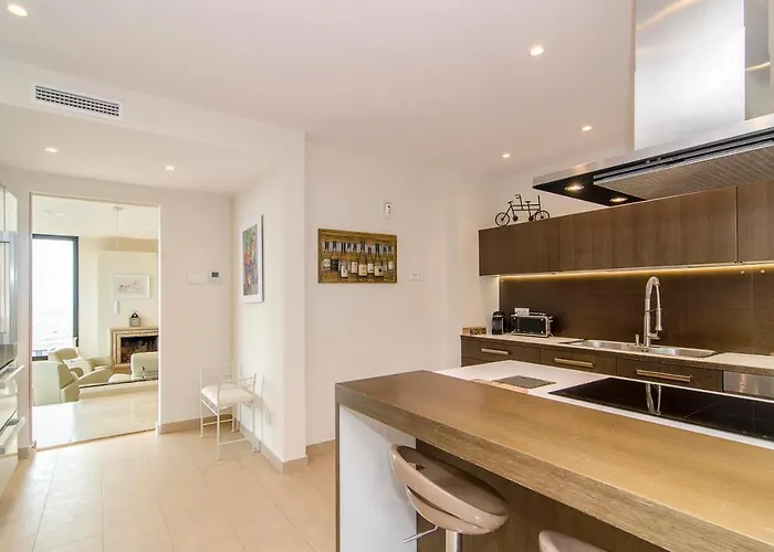 Spaces Sea View Villa- 6 Bedrooms, 5 Bathrooms, 2 Private Pools, Near Center * Sitges