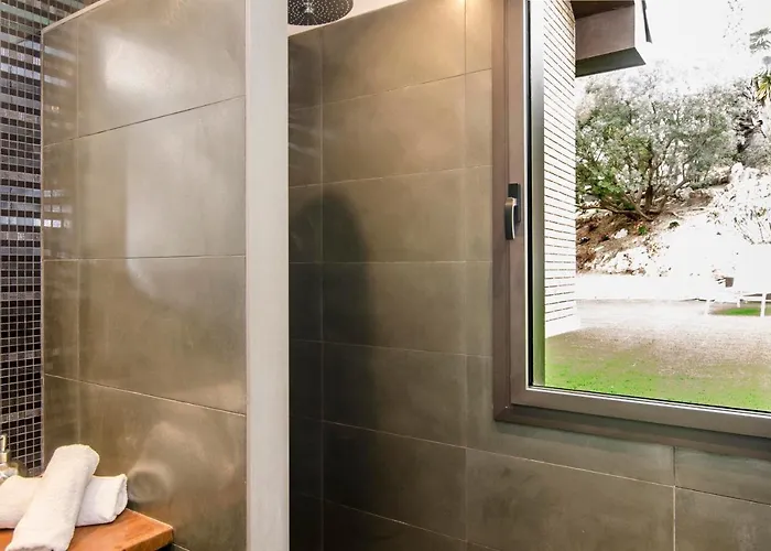 Spaces Sea View Villa- 6 Bedrooms, 5 Bathrooms, 2 Private Pools, Near Center