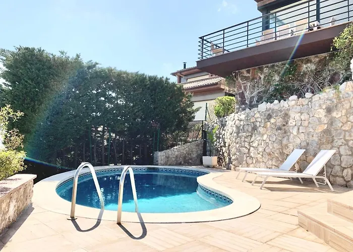 Spaces Sea View Villa- 6 Bedrooms, 5 Bathrooms, 2 Private Pools, Near Center * Sitges