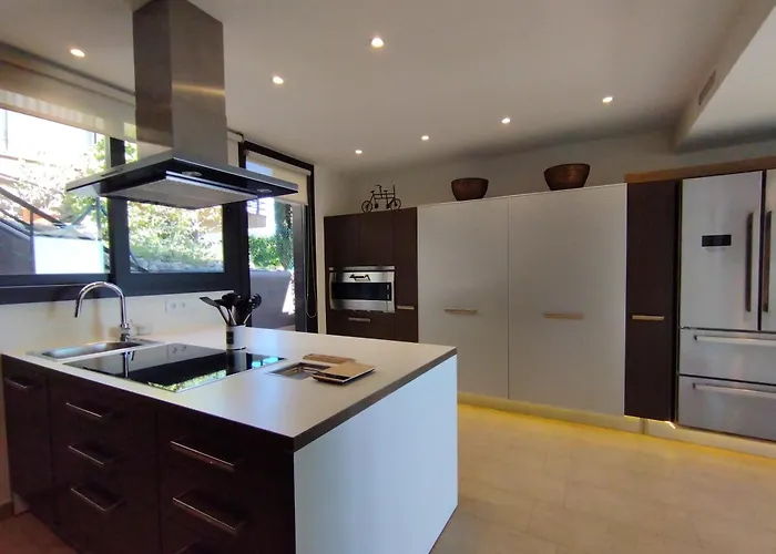 Spaces Sea View Villa- 6 Bedrooms, 5 Bathrooms, 2 Private Pools, Near Center