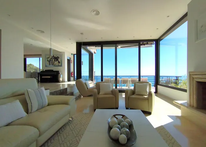 Spaces Sea View Villa- 6 Bedrooms, 5 Bathrooms, 2 Private Pools, Near Center Villa