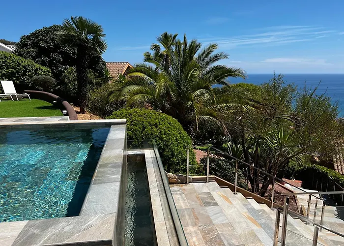 فيلة Spaces Sea View Villa- 6 Bedrooms, 5 Bathrooms, 2 Private Pools, Near Center سيدجيس