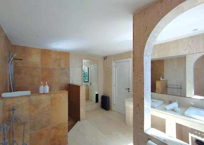 Spaces Sea View Villa- 6 Bedrooms, 5 Bathrooms, 2 Private Pools, Near Center Sitges