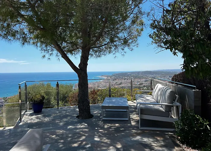 Spaces Sea View Villa- 6 Bedrooms, 5 Bathrooms, 2 Private Pools, Near Center *