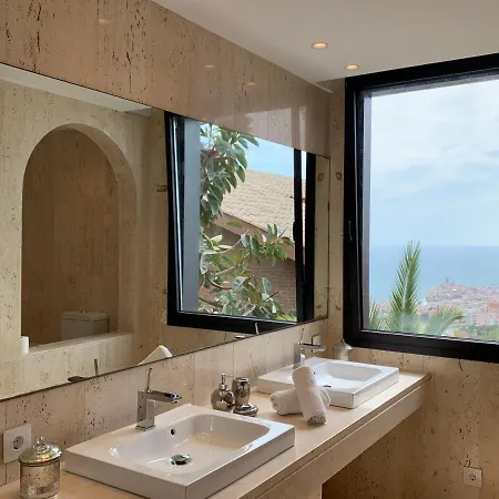 Spaces Sea View Villa- 6 Bedrooms, 5 Bathrooms, 2 Private Pools, Near Center Сиджес