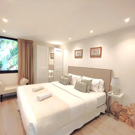 Spaces Sea View Villa- 6 Bedrooms, 5 Bathrooms, 2 Private Pools, Near Center Сиджес