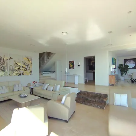 Вилла Spaces Sea View Villa- 6 Bedrooms, 5 Bathrooms, 2 Private Pools, Near Center Сиджес
